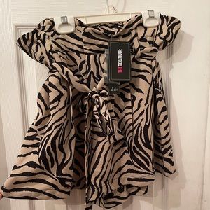 High waist casual shorts.